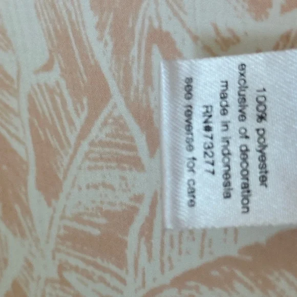 Elizabeth & James MEDIUM Pink White Leaf Print Sleeveless Blouse Smocked Neck - Picture 3 of 4